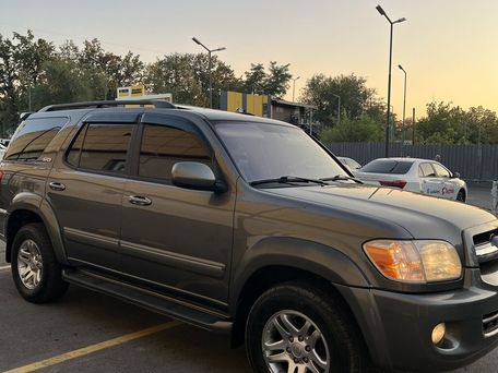 Toyota Sequoia, 2005 — photo 2