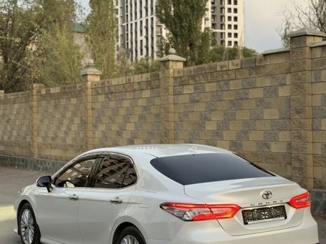 Toyota Camry, 2019 — 照片 3