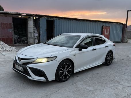 Toyota Camry, 2019 — photo 1