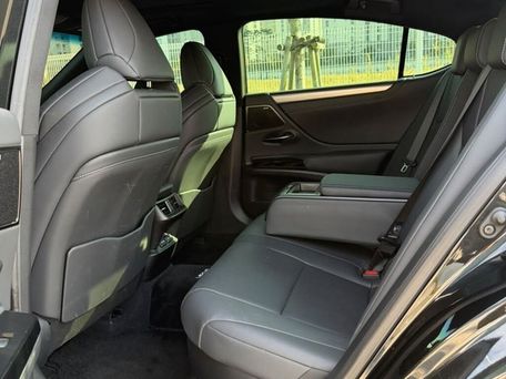 Lexus ES, 2021 — photo 17
