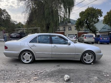Mercedes-Benz E-Class, 2001 — photo 1