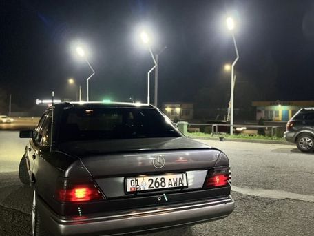 Mercedes-Benz W124, 1990 — сүрөт 4