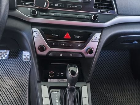 Hyundai Elantra, 2018 — сүрөт 14