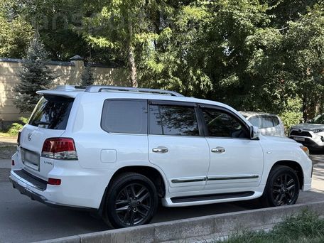 Lexus LX, 2010 — photo 2