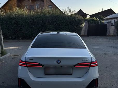 BMW 5 серии, 2023 — 照片 5
