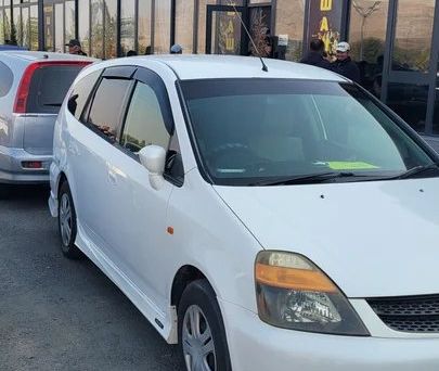 Honda Stream, 2002 — photo 1