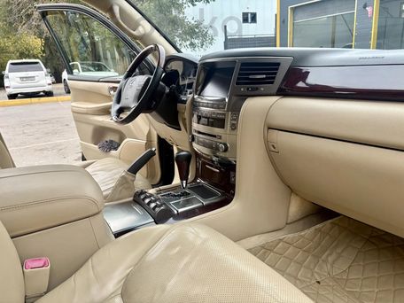 Lexus LX, 2010 — photo 9