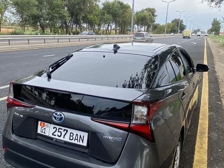 Toyota Prius, 2019 — фото 2