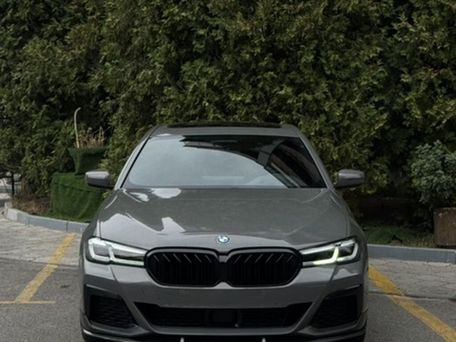 BMW 5 серии, 2021 — 照片 1