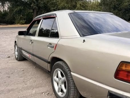 Mercedes-Benz W124, 1988 — сүрөт 6