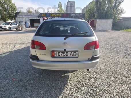 Toyota Avensis, 1999