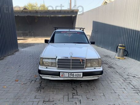 Mercedes-Benz W124, 1986 — фото 1