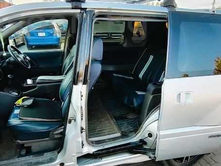 Mitsubishi Chariot, 1998 — photo 9