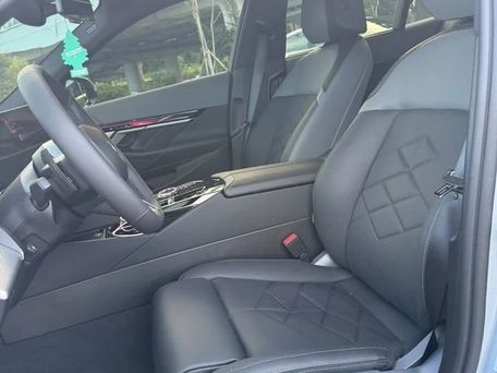 BMW 5 Series, 2025 — photo 5