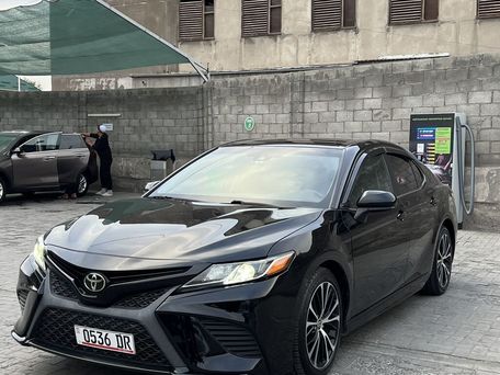 Toyota Camry, 2020 — фото 1