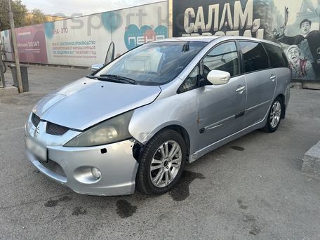 Mitsubishi Grandis, 2004 — 照片 3