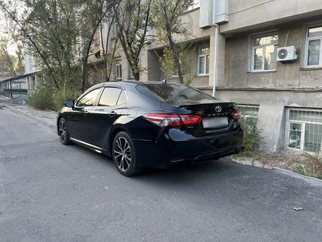 Toyota Camry, 2018 — 照片 2