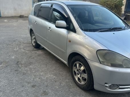 Toyota Ipsum, 2002 — photo 2