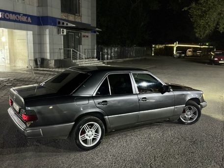 Mercedes-Benz W124, 1990 — сүрөт 6