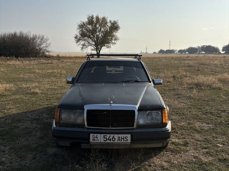 Mercedes-Benz W124, 1988 — photo 1