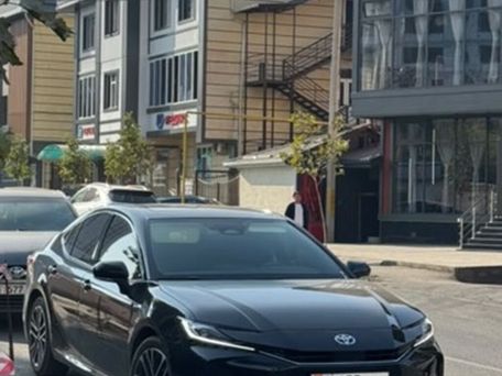 Toyota Camry, 2024 — photo 1