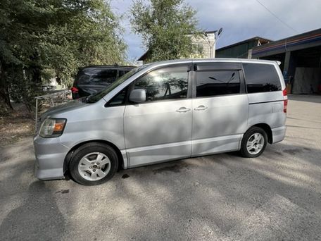 Toyota Noah, 2002 — 照片 5