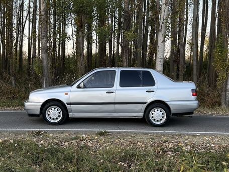 Volkswagen Vento, 1993 — 照片 3