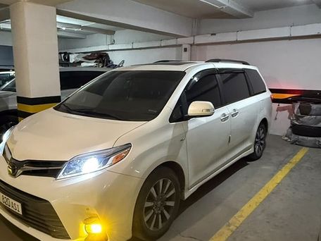 Toyota Sienna, 2018 — фото 1