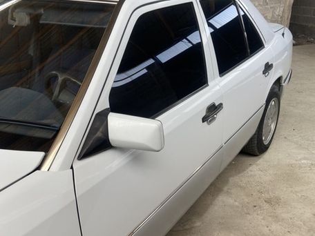 Mercedes-Benz E-Класс, 1990