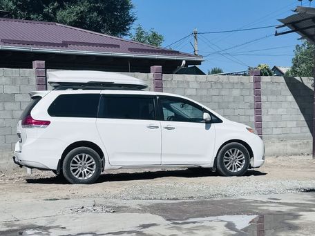 Toyota Sienna, 2011 — 照片 5