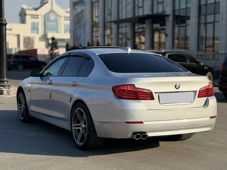 BMW 5 Series, 2010 — photo 3
