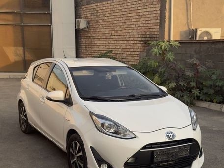Toyota Prius c, 2019 — фото 2