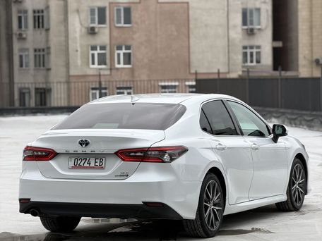 Toyota Camry, 2022 — фото 4