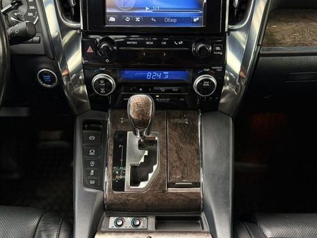 Toyota Alphard, 2019 — photo 11