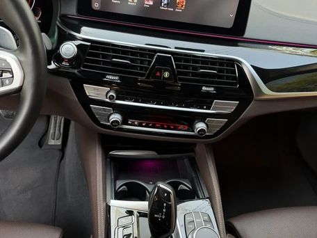 BMW 5 серии, 2021 — 照片 4