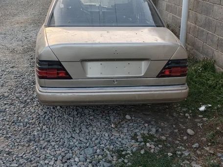 Mercedes-Benz W124, 1986 — photo 3