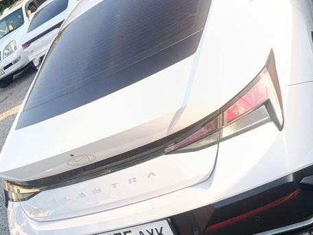 Hyundai Elantra, 2023 — 照片 5