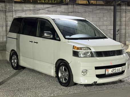 Toyota Voxy, 2003 — photo 2