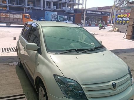 Toyota Ist, 2003