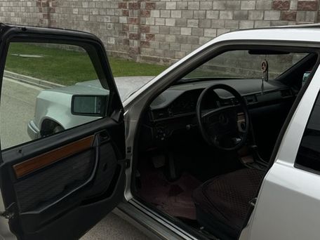Mercedes-Benz W124, 1993 — photo 18