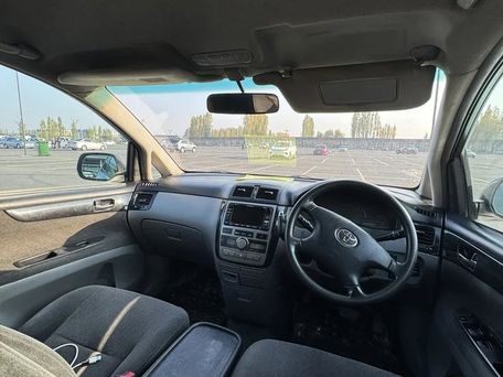 Toyota Ipsum, 2003 — photo 2