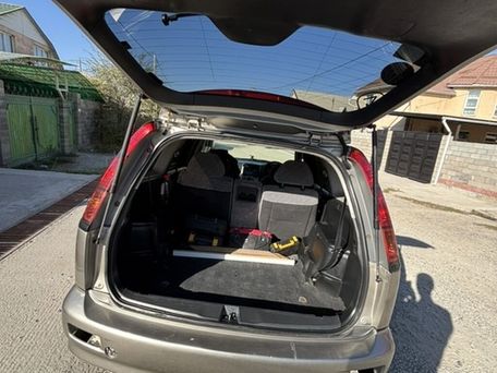 Honda Stream, 2002 — 照片 4