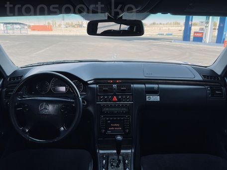 Mercedes-Benz E-Класс, 2001 — 照片 6