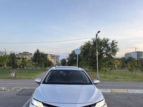 Toyota Camry, 2018 — сүрөт 1