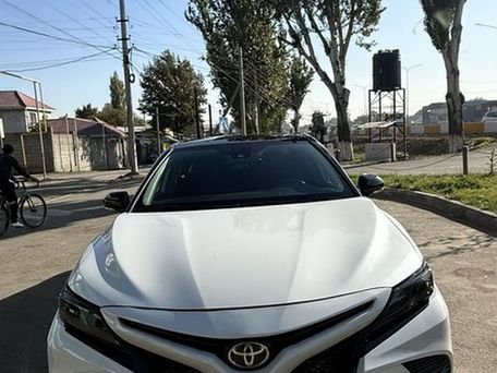 Toyota Camry, 2019 — photo 1