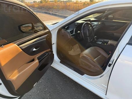 Lexus ES, 2019 — photo 9