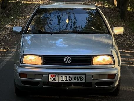 Volkswagen Vento, 1993 — 照片 1