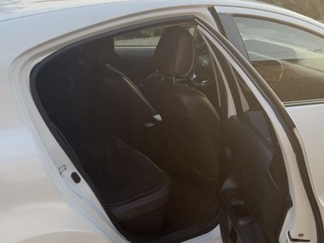 Toyota Prius c, 2019 — фото 10