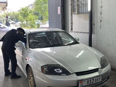 Hyundai Tiburon, 2005 — 照片 3
