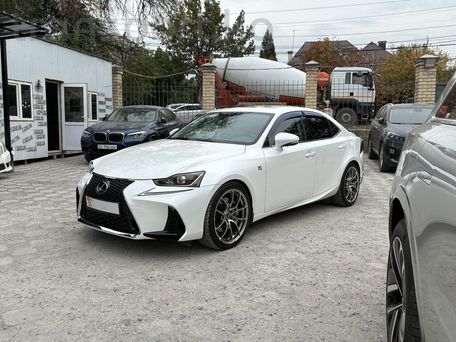 Lexus IS, 2018 — 照片 1